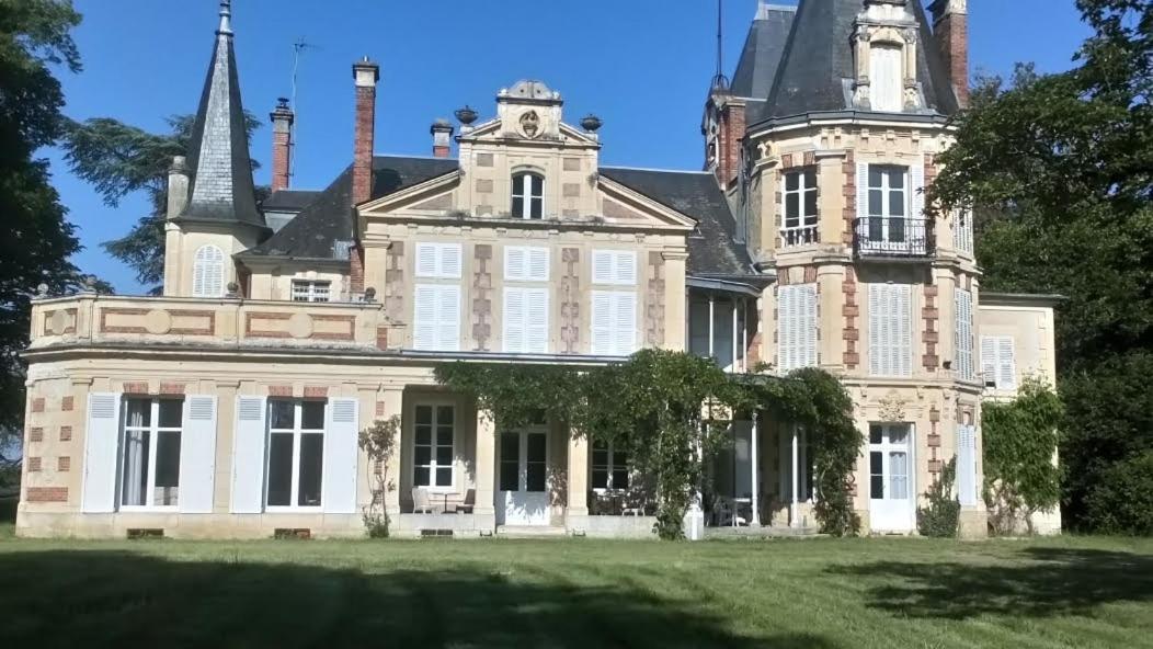 Chateau De Maucouvent Challuy Екстериор снимка