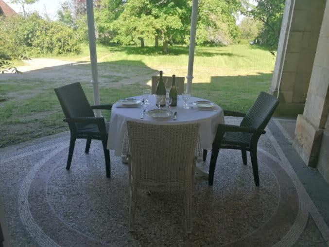 Chateau De Maucouvent Challuy Екстериор снимка